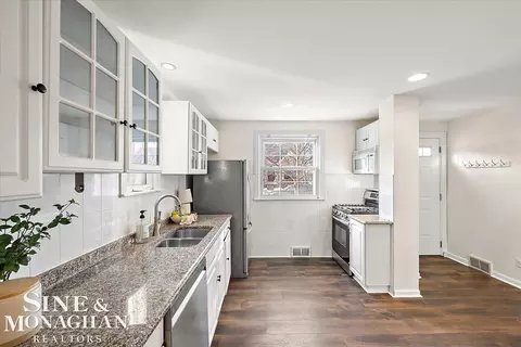 Kitchen - 412 Manor, Grosse Pointe Farms, MI 48236 photo 3 of 4