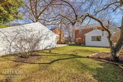 883 Lakepointe, Grosse Pointe, MI 48230 photo 35