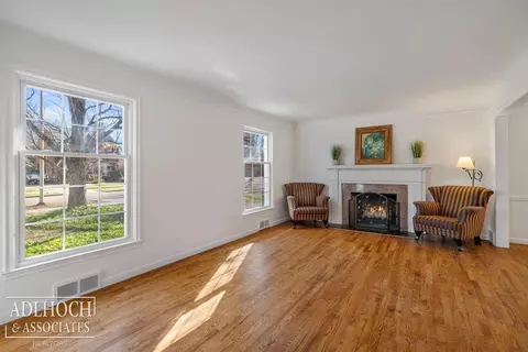883 Lakepointe, Grosse Pointe, MI 48230 photo 11