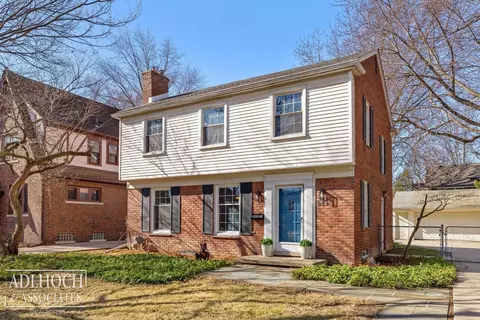 883 Lakepointe, Grosse Pointe, MI 48230