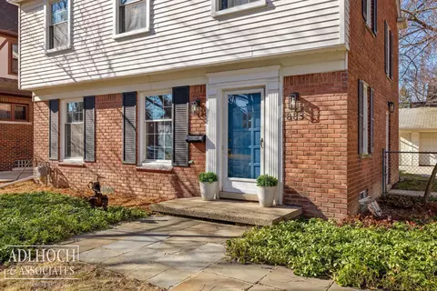 883 Lakepointe, Grosse Pointe, MI 48230 photo 2