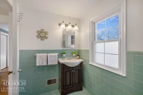 883 Lakepointe, Grosse Pointe, MI 48230 photo 27