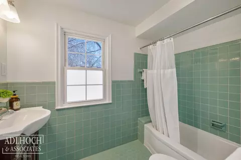 883 Lakepointe, Grosse Pointe, MI 48230 photo 28