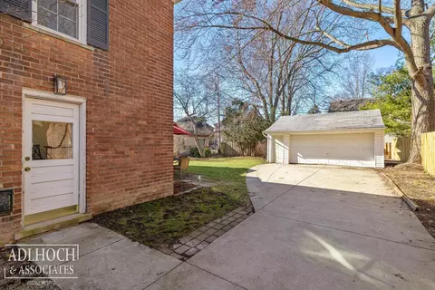 883 Lakepointe, Grosse Pointe, MI 48230 photo 30