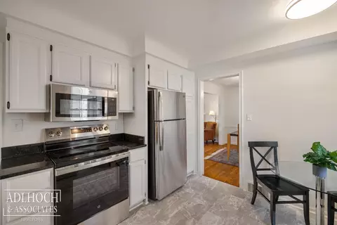 883 Lakepointe, Grosse Pointe, MI 48230 photo 7