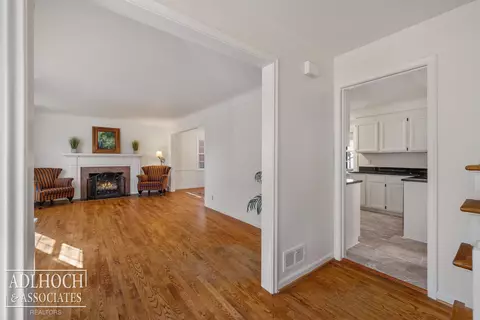 883 Lakepointe, Grosse Pointe, MI 48230 photo 13