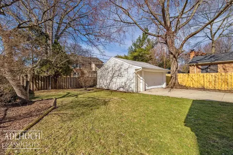 883 Lakepointe, Grosse Pointe, MI 48230 photo 34