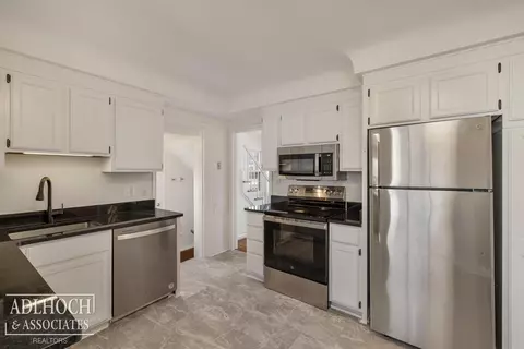 883 Lakepointe, Grosse Pointe, MI 48230 photo 8