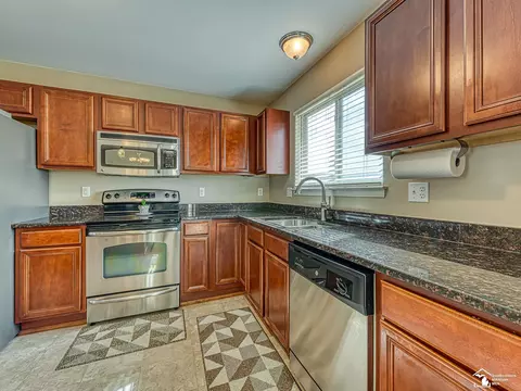 Kitchen - 4177 Plum Tree, Monroe, MI 48161 photo 3 of 5