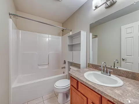 Bath - 4177 Plum Tree, Monroe, MI 48161 photo 2 of 4