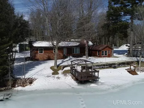 1429 W Shag Lks, Gwinn, MI 49841