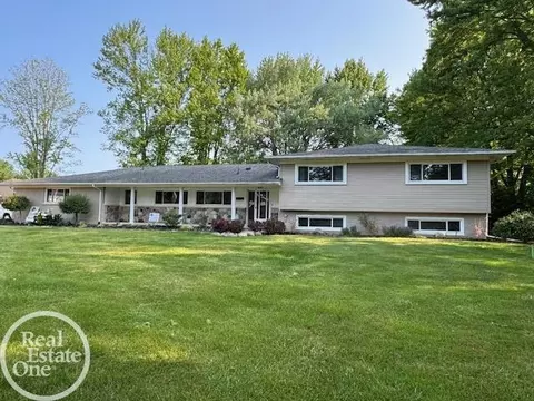 6026 Via Toscana, Troy, MI 48085