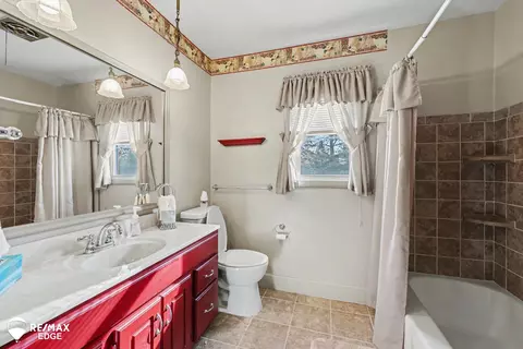 Bath - 3478 N Gale, Davison, MI 48423 photo 1 of 2