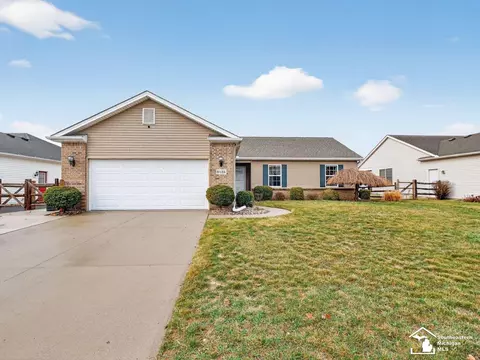 9135 Village Mdws, Temperance, MI 48182