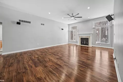 Living - 48498 Beacon Sq, Macomb, MI 48044 photo 4 of 10