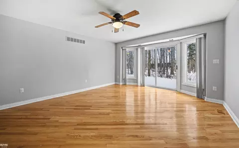 Living - 48498 Beacon Sq, Macomb, MI 48044 photo 9 of 10