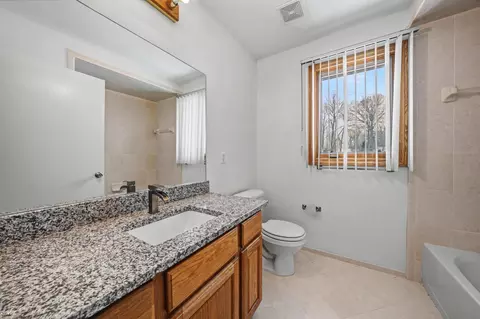 Bath - 48498 Beacon Sq, Macomb, MI 48044 photo 3 of 5