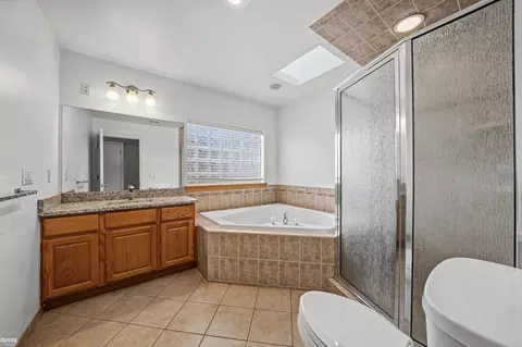 Bath - 48498 Beacon Sq, Macomb, MI 48044 photo 2 of 5