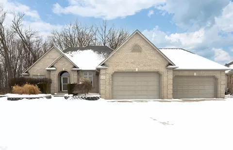 48498 Beacon Sq, Macomb, MI 48044