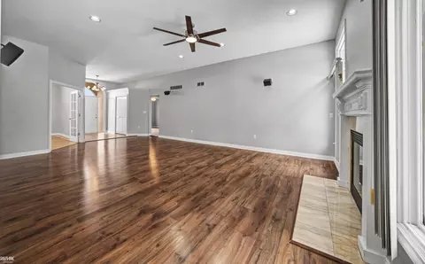 Living - 48498 Beacon Sq, Macomb, MI 48044 photo 2 of 10