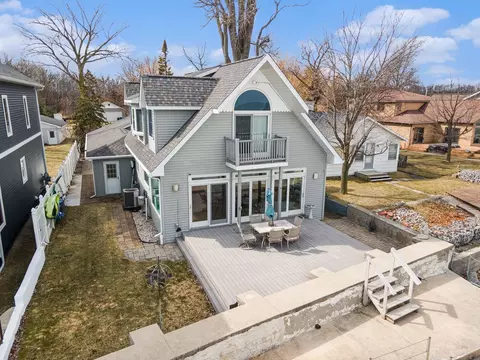 371 Killarney Bch, Bay City, MI 48706