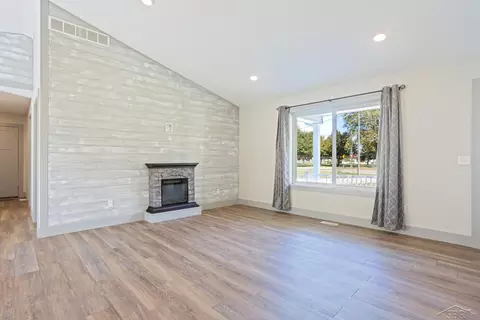 Living - 930 E North, Ithaca, MI 48847 photo 2 of 5