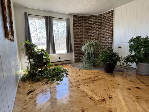 Living - 3265 Bischoff, Harrison, MI 48625 photo 3 of 4