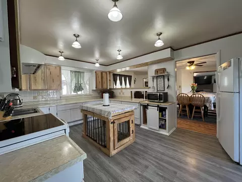 Kitchen - 3265 Bischoff, Harrison, MI 48625 photo 3 of 4
