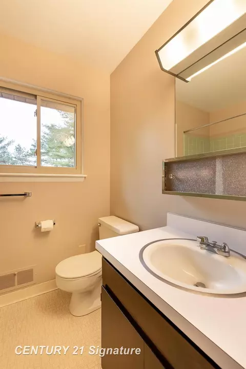 Bath - 3893 Sage, Dewitt, MI 48820 photo 1 of 4