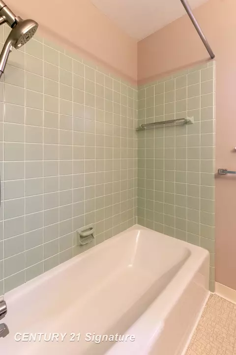 Bath - 3893 Sage, Dewitt, MI 48820 photo 2 of 4