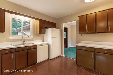 Kitchen - 3893 Sage, Dewitt, MI 48820 photo 2 of 2