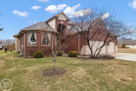 15833 Kingsway, Macomb, MI 48044