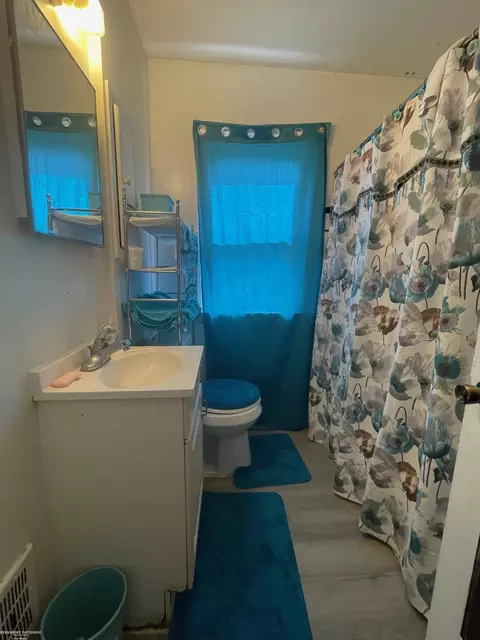Bath - 5570 Farmbrook, Detroit, MI 48224 photo 1 of 1