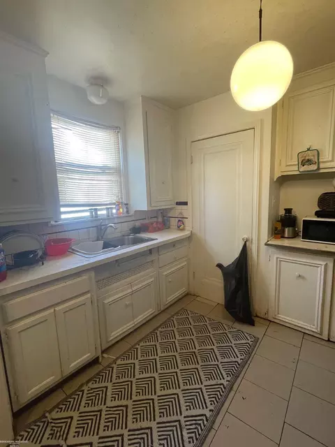 Kitchen - 5570 Farmbrook, Detroit, MI 48224 photo 1 of 2