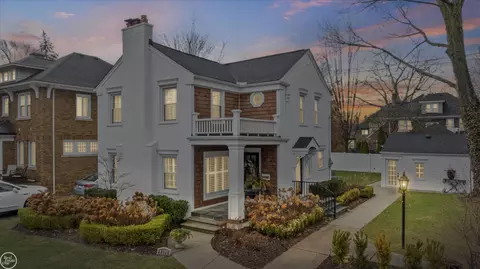 1393 Grayton St, Grosse Pointe Park, MI 48230