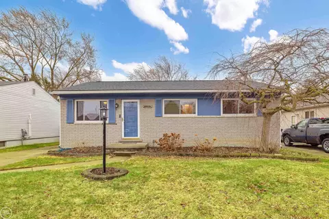 20530 Broadacres, Clinton Township, MI 48035