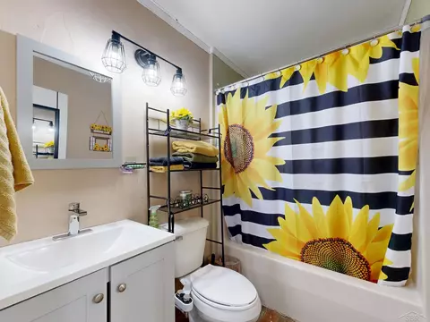 Bath - 625 Hazel, Vassar, MI 48768 photo 1 of 1