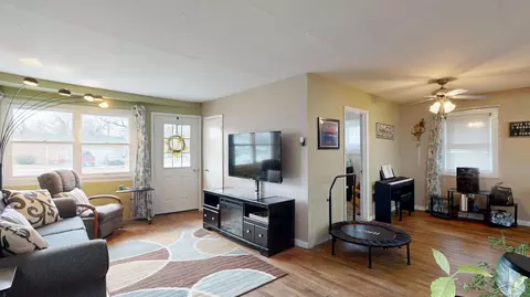 Living - 625 Hazel, Vassar, MI 48768 photo 2 of 2
