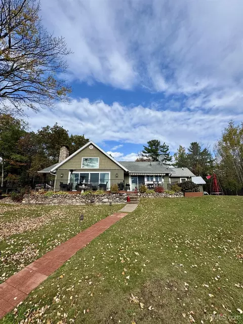 828 N Horseshoe Lk, Gwinn, MI 49841