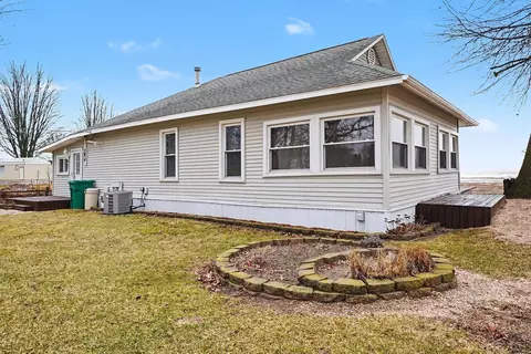667 Bay, Bay City, MI 48706