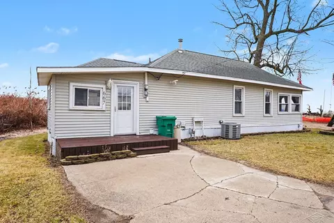 667 Bay, Bay City, MI 48706