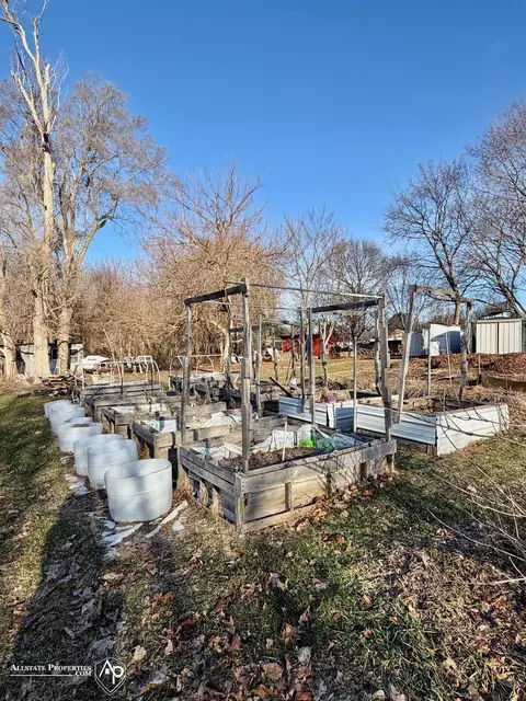 Exterior - 5501 N State, Davison, MI 48423 photo 5 of 11