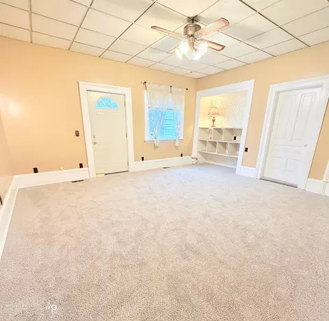 Living - 5501 N State, Davison, MI 48423 photo 2 of 2