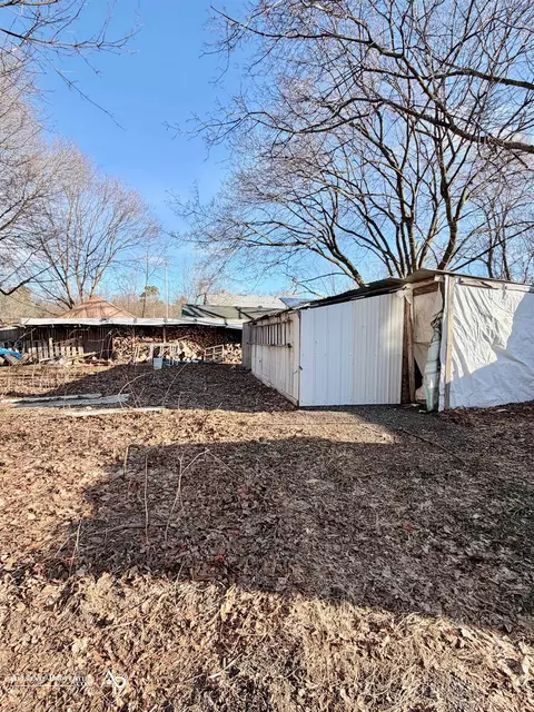 Exterior - 5501 N State, Davison, MI 48423 photo 6 of 11