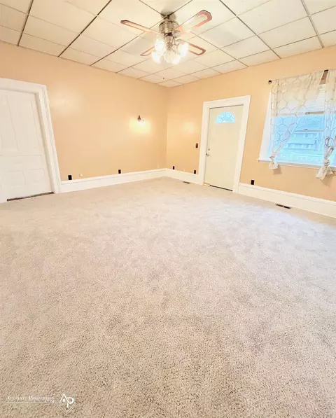 Living - 5501 N State, Davison, MI 48423 photo 1 of 2