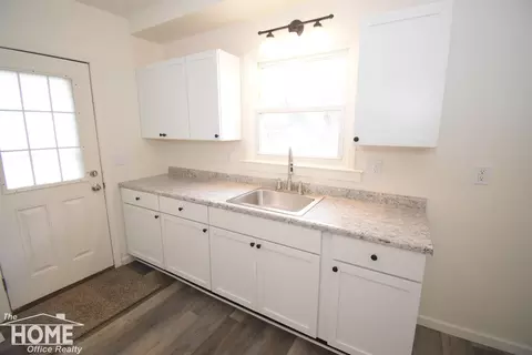 Kitchen - 321 E Stewart, Owosso, MI 48867 photo 2 of 2