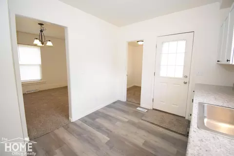 Entry Way - 321 E Stewart, Owosso, MI 48867 photo 1 of 3
