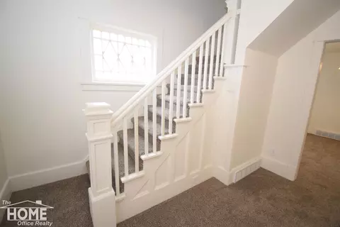 Entry Way - 321 E Stewart, Owosso, MI 48867 photo 2 of 3