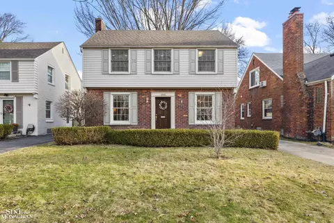 1890 Kenmore, Grosse Pointe Woods, MI 48236