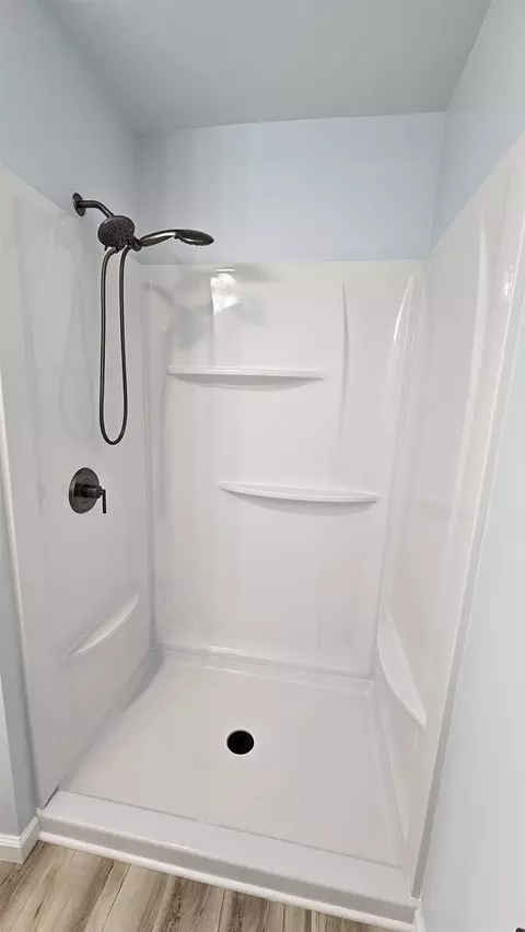 Bath - 5367 Kings, Gladwin, MI 48624 photo 4 of 8